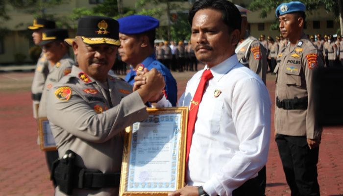 Kapolda Sultra Beri Reward Bagi Personel Berprestasi