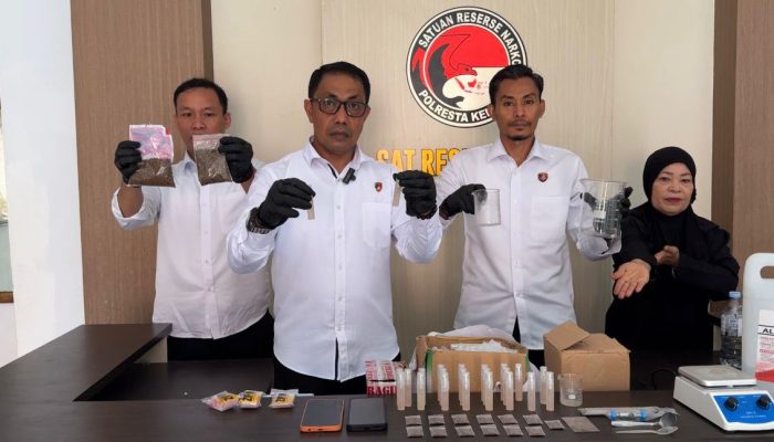 Racik Sinte Pakai Tutorial Internet, 2 Pemuda Kendari Dibekuk Polisi di Perumahan