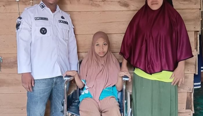 Pemerintah Desa Boloso Fasilitasi Penyerahan Kursi Roda untuk Warga Disabilitas